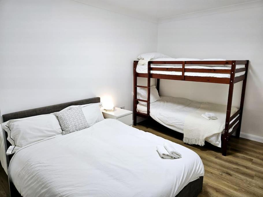 Wonderful Apartment In Wembley Londýn Exteriér fotografie