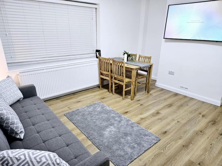 Wonderful Apartment In Wembley Londýn Exteriér fotografie