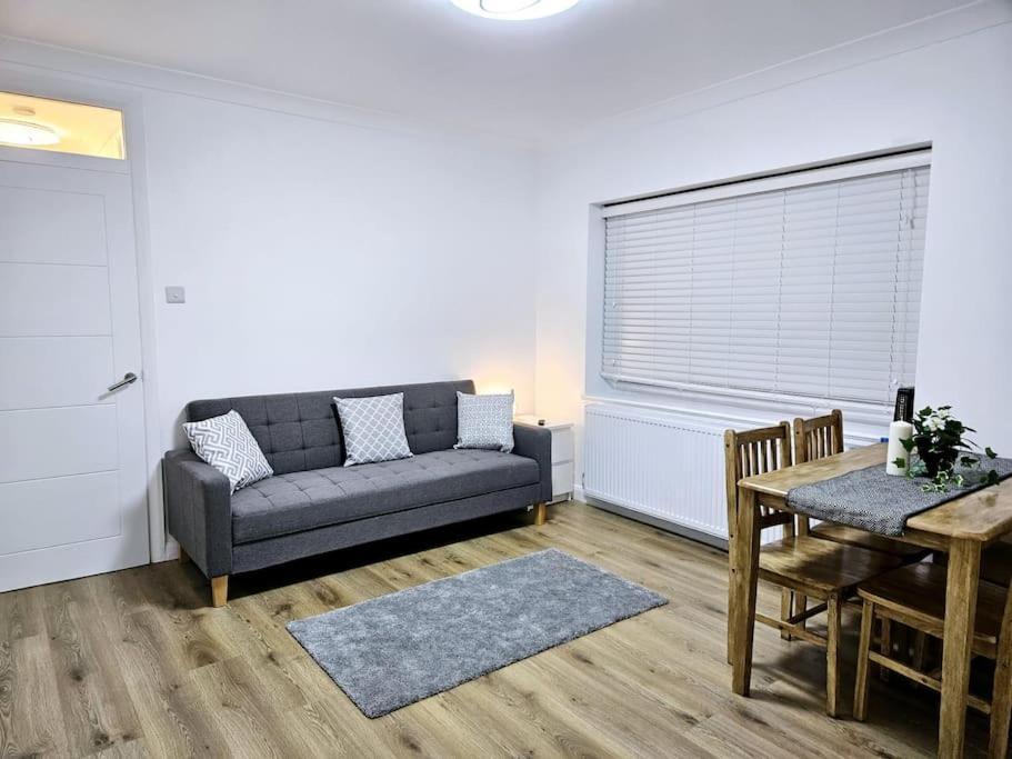 Wonderful Apartment In Wembley Londýn Exteriér fotografie