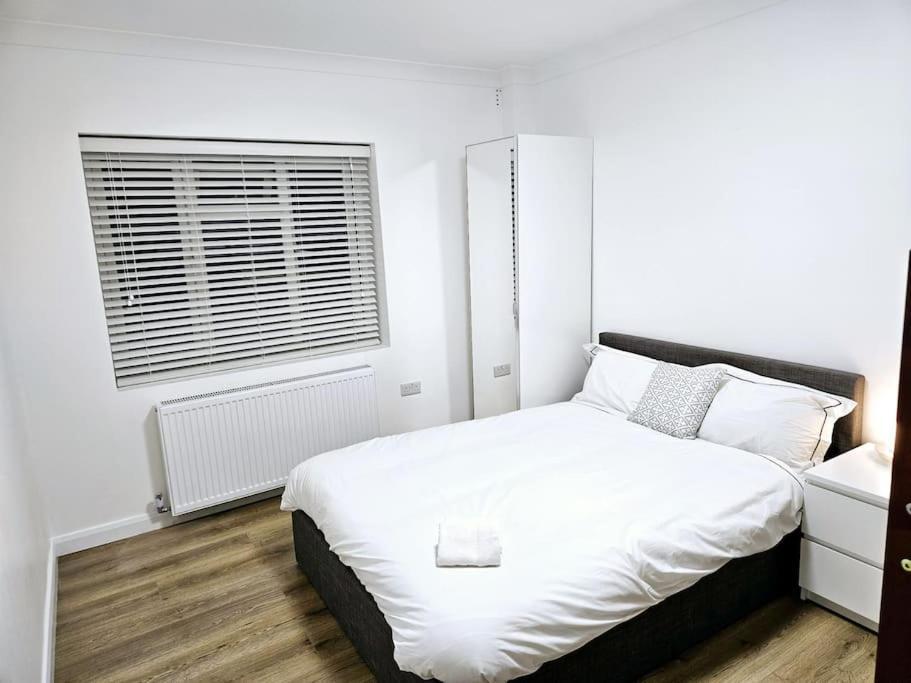 Wonderful Apartment In Wembley Londýn Exteriér fotografie