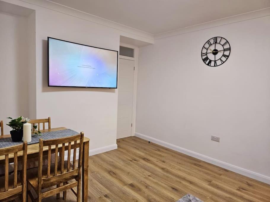 Wonderful Apartment In Wembley Londýn Exteriér fotografie